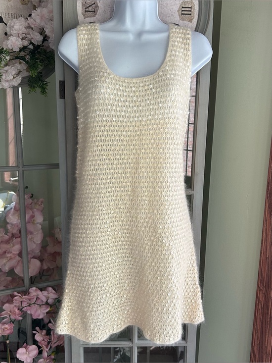 Womyn Dresses & Skirts - NWT WOMYN Ivory Sweater Knit Dress Sequins Sleeveless Lambs’ Wool & Angora Sz L